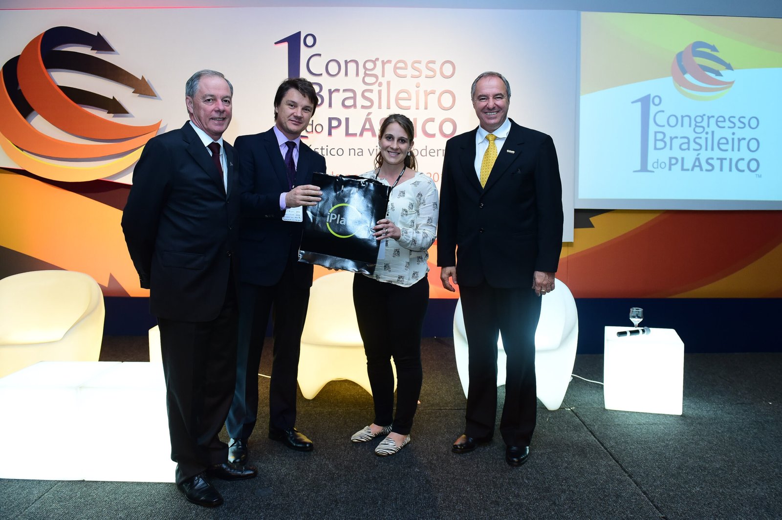 Porto Alegre-RS; 06/11/2014; Primeiro Congresso Brasileiro do Plástico, realizado nos dias 05, 06 e 07 de novembro na FIERGS em Porto Alegre. Foto: Vinícius Costa/ Agência Preview