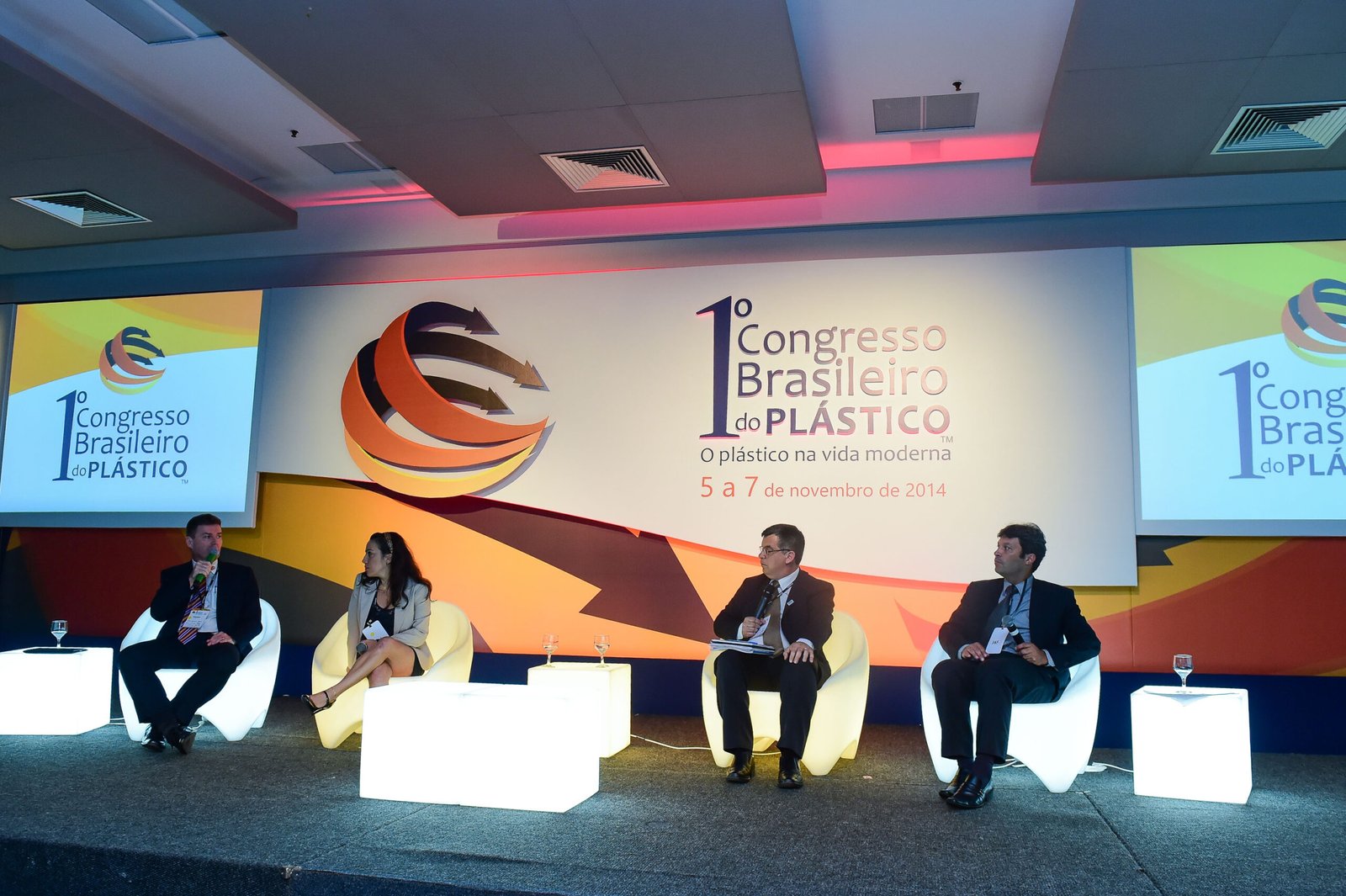 Porto Alegre-RS; 06/11/2014; Primeiro Congresso Brasileiro do Plástico, realizado nos dias 05, 06 e 07 de novembro na FIERGS em Porto Alegre. Foto: Vinícius Costa/ Agência Preview