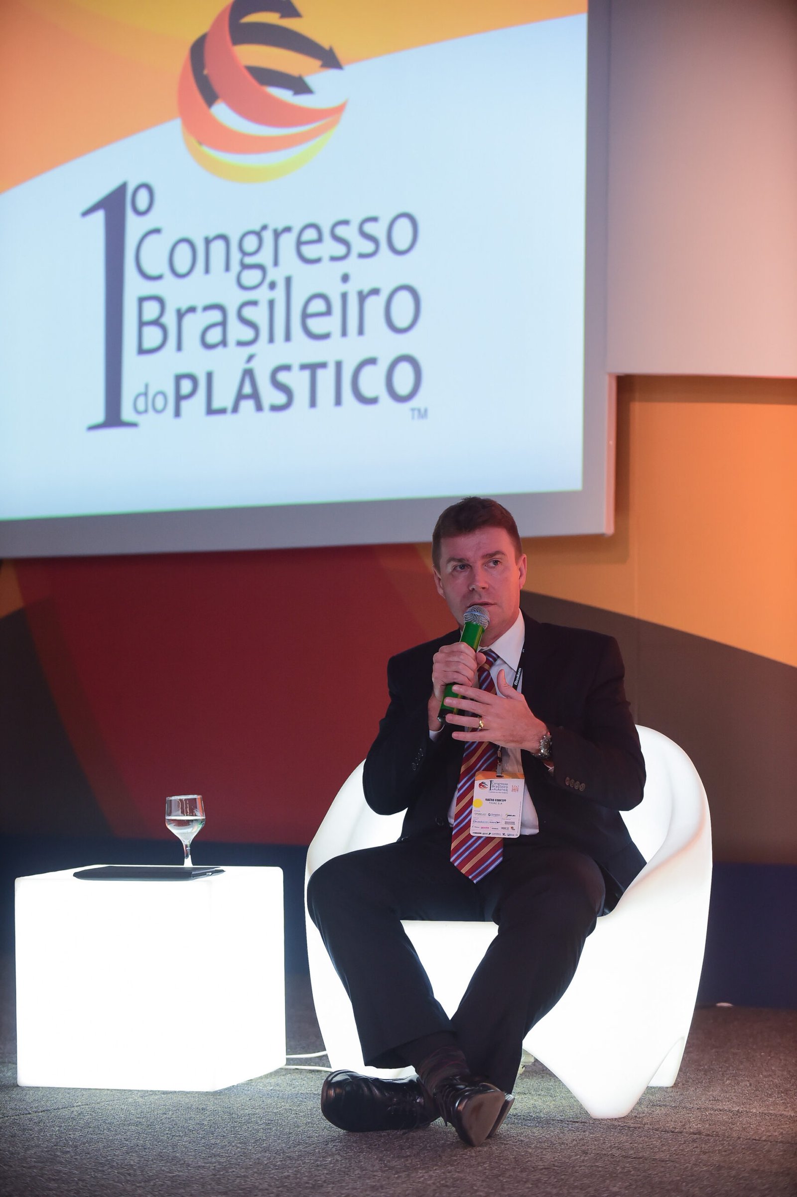 Porto Alegre-RS; 06/11/2014; Primeiro Congresso Brasileiro do Plástico, realizado nos dias 05, 06 e 07 de novembro na FIERGS em Porto Alegre. Foto: Vinícius Costa/ Agência Preview