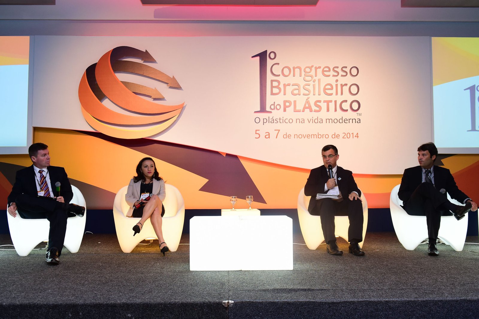 Porto Alegre-RS; 06/11/2014; Primeiro Congresso Brasileiro do Plástico, realizado nos dias 05, 06 e 07 de novembro na FIERGS em Porto Alegre. Foto: Vinícius Costa/ Agência Preview