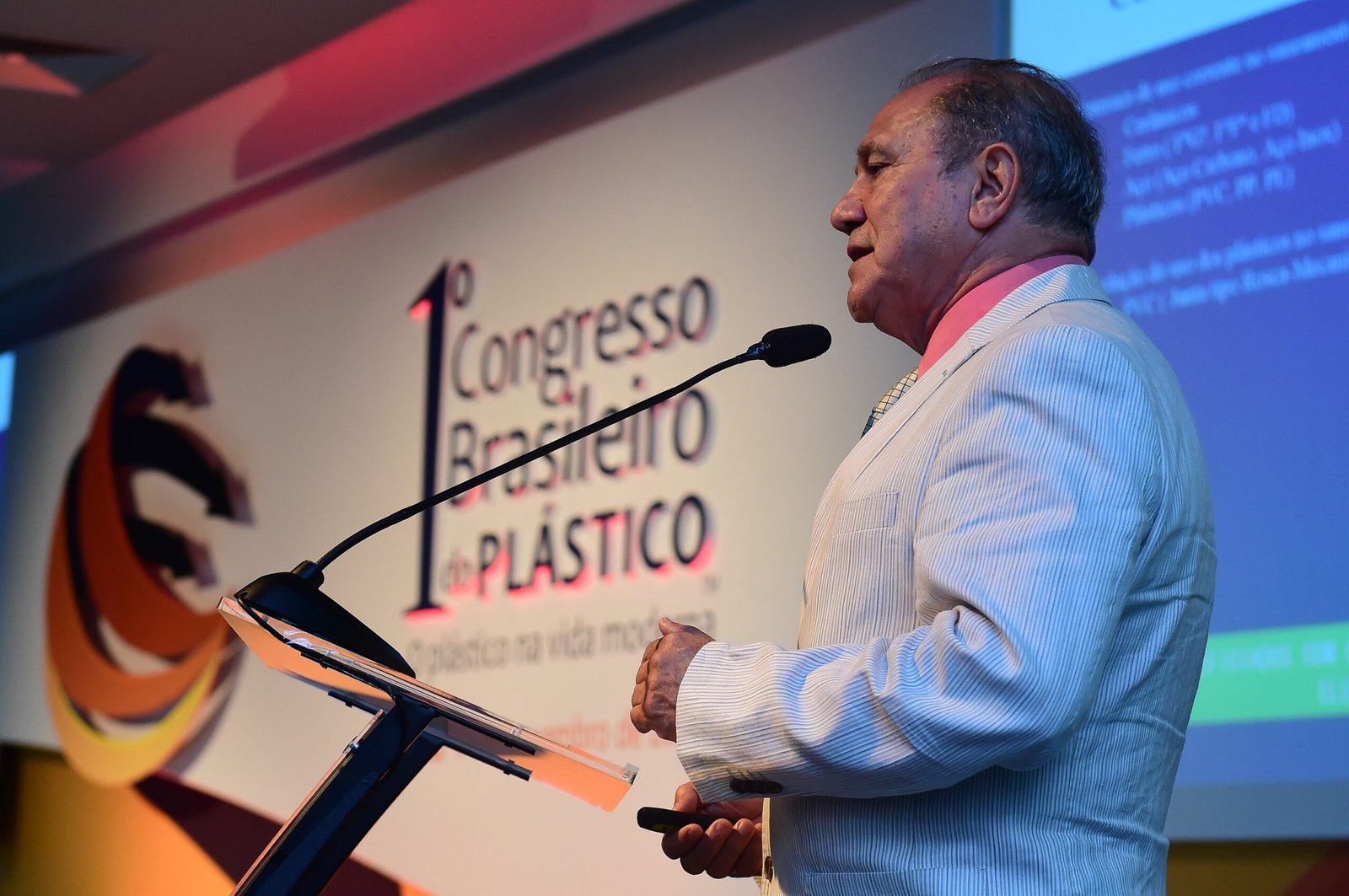 Porto Alegre-RS; 06/11/2014; Primeiro Congresso Brasileiro do Plástico, realizado nos dias 05, 06 e 07 de novembro na FIERGS em Porto Alegre. Foto: Vinícius Costa/ Agência Preview