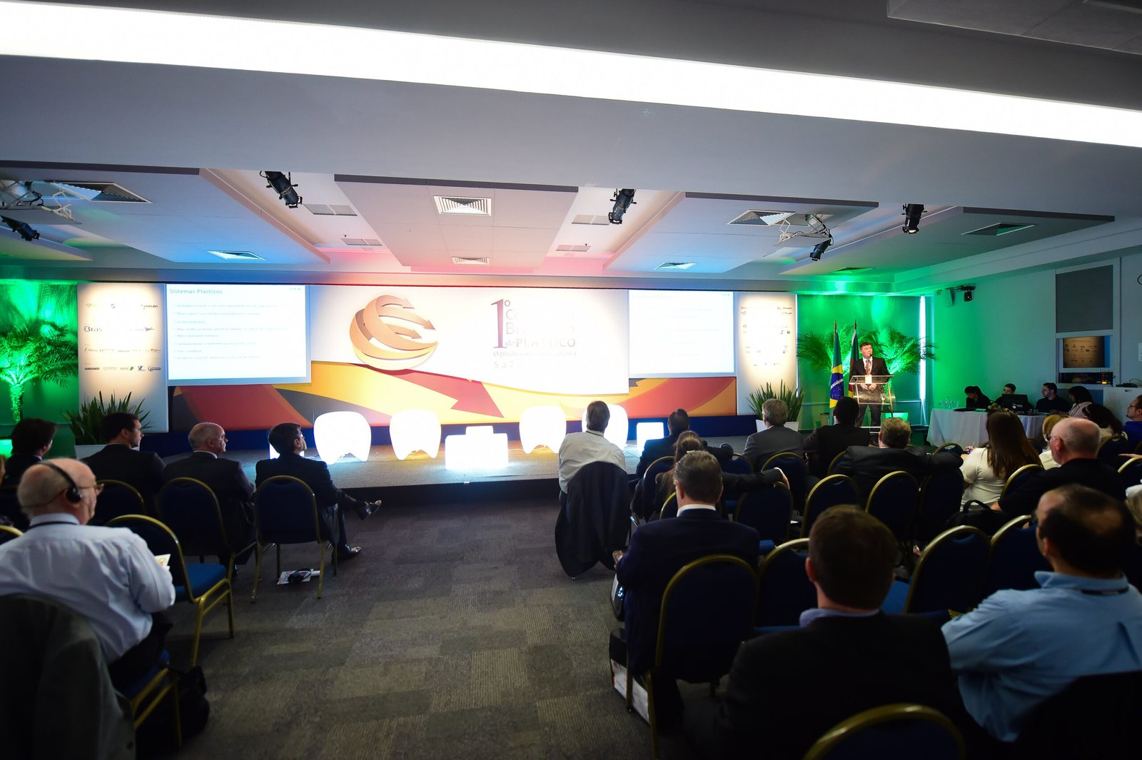 Porto Alegre-RS; 06/11/2014; Primeiro Congresso Brasileiro do Plástico, realizado nos dias 05, 06 e 07 de novembro na FIERGS em Porto Alegre. Foto: Vinícius Costa/ Agência Preview