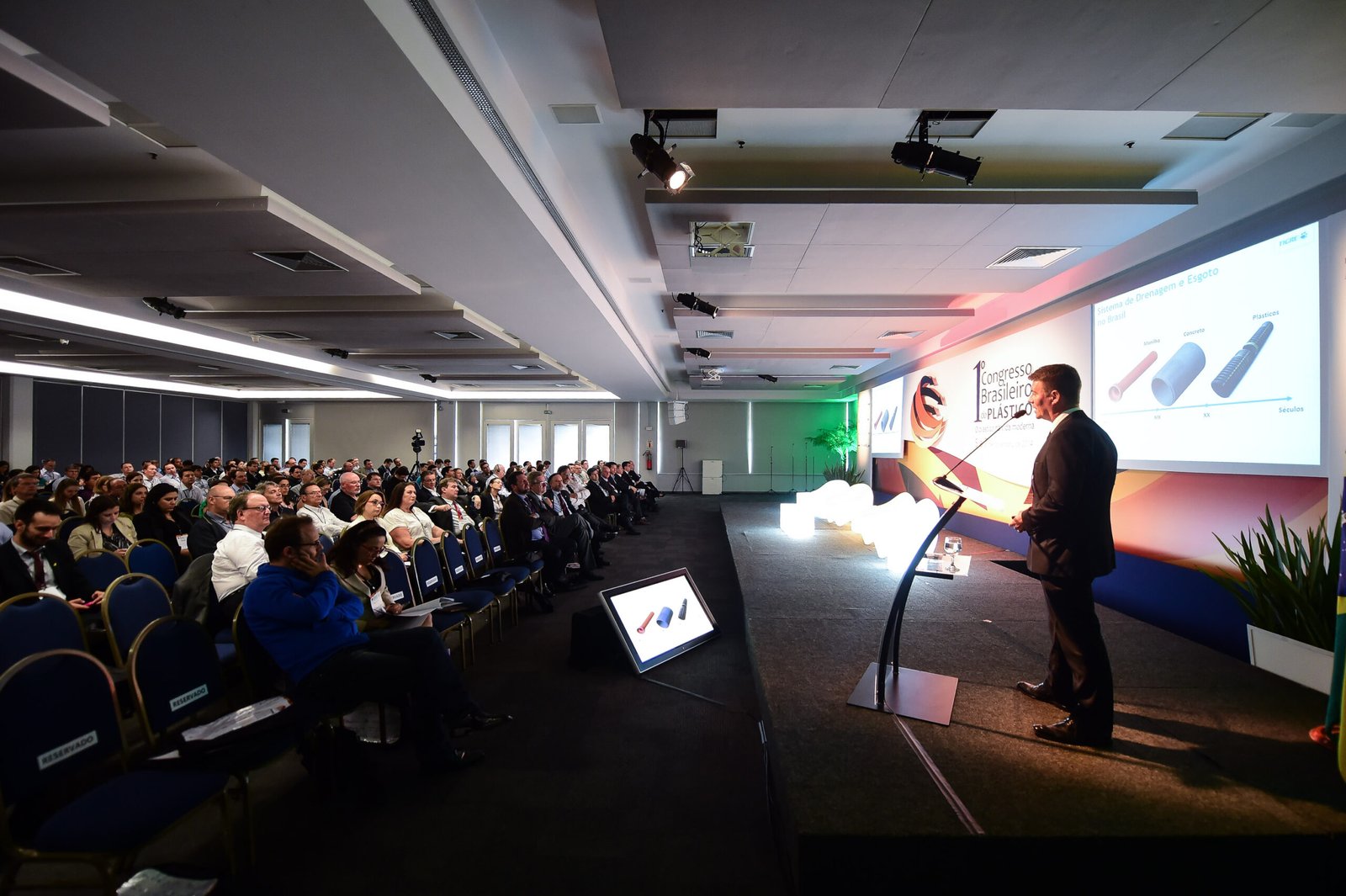 Porto Alegre-RS; 06/11/2014; Primeiro Congresso Brasileiro do Plástico, realizado nos dias 05, 06 e 07 de novembro na FIERGS em Porto Alegre. Foto: Vinícius Costa/ Agência Preview