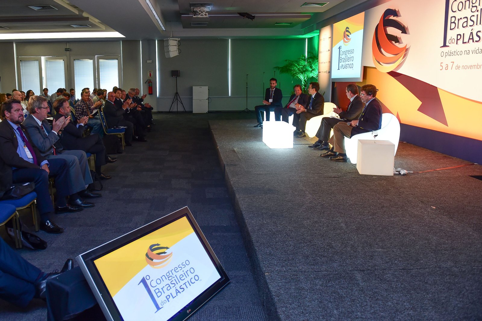 Porto Alegre-RS; 06/11/2014; Primeiro Congresso Brasileiro do Plástico, realizado nos dias 05, 06 e 07 de novembro na FIERGS em Porto Alegre. Foto: Vinícius Costa/ Agência Preview