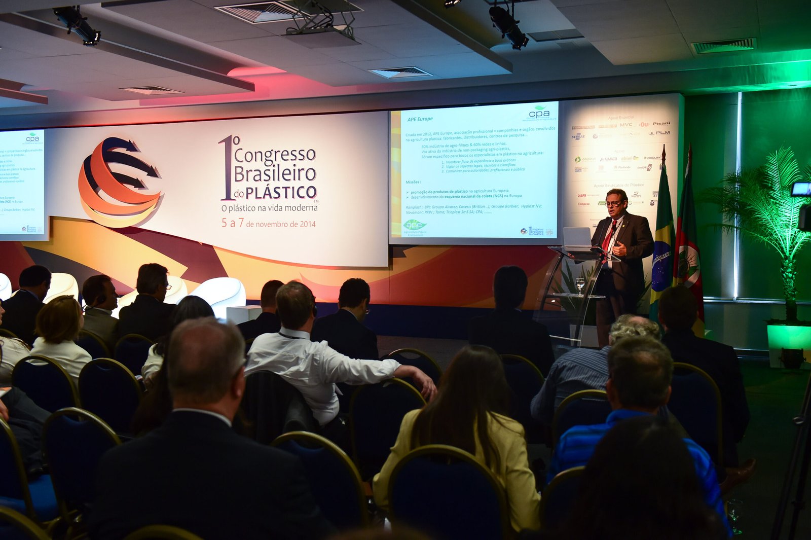 Porto Alegre-RS; 06/11/2014; Primeiro Congresso Brasileiro do Plástico, realizado nos dias 05, 06 e 07 de novembro na FIERGS em Porto Alegre. Foto: Vinícius Costa/ Agência Preview