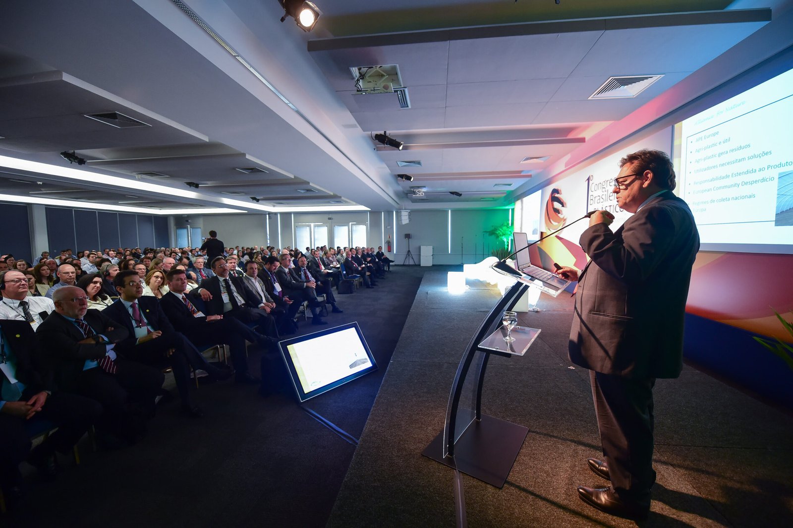Porto Alegre-RS; 06/11/2014; Primeiro Congresso Brasileiro do Plástico, realizado nos dias 05, 06 e 07 de novembro na FIERGS em Porto Alegre. Foto: Vinícius Costa/ Agência Preview