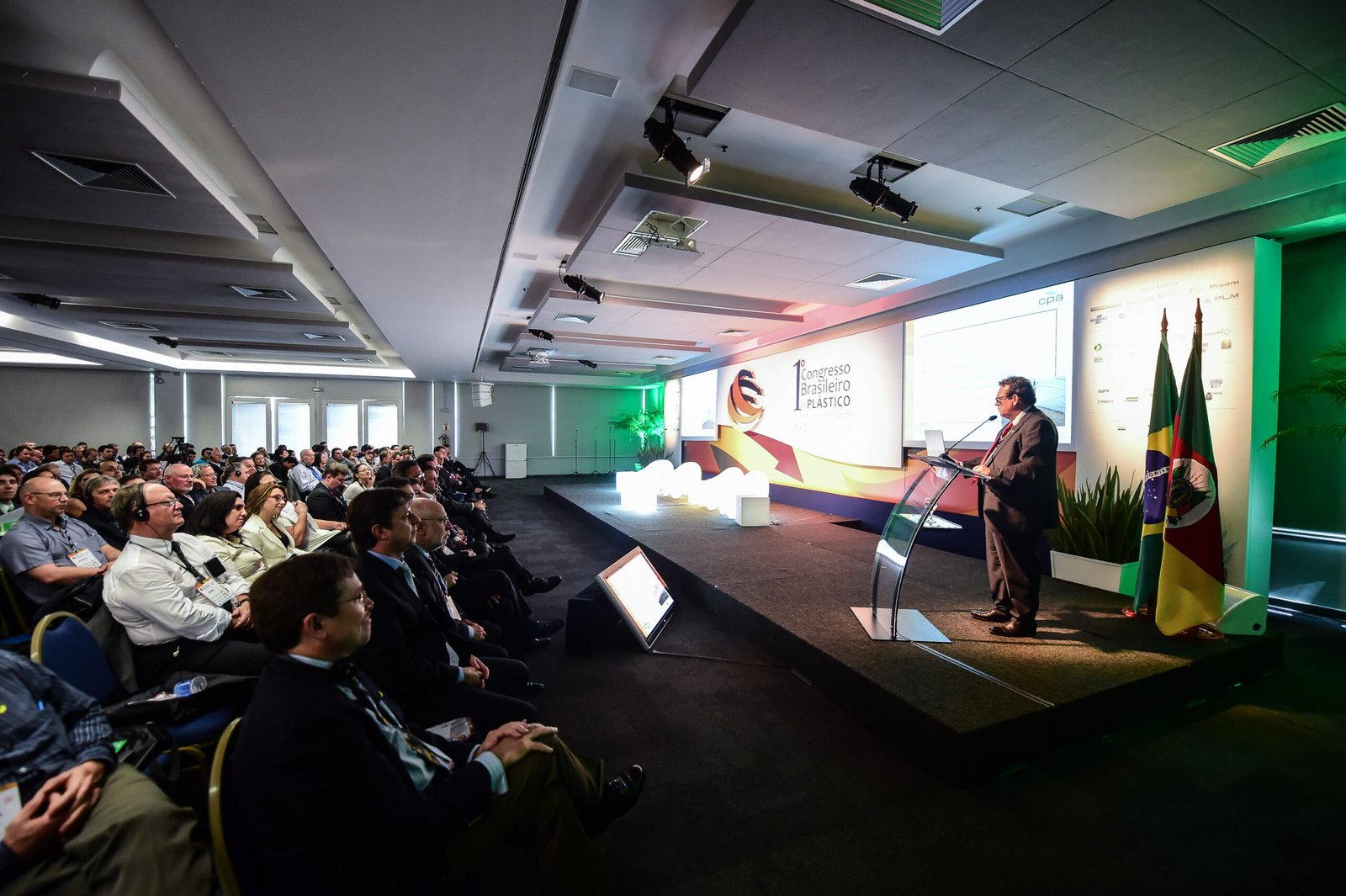 Porto Alegre-RS; 06/11/2014; Primeiro Congresso Brasileiro do Plástico, realizado nos dias 05, 06 e 07 de novembro na FIERGS em Porto Alegre. Foto: Vinícius Costa/ Agência Preview