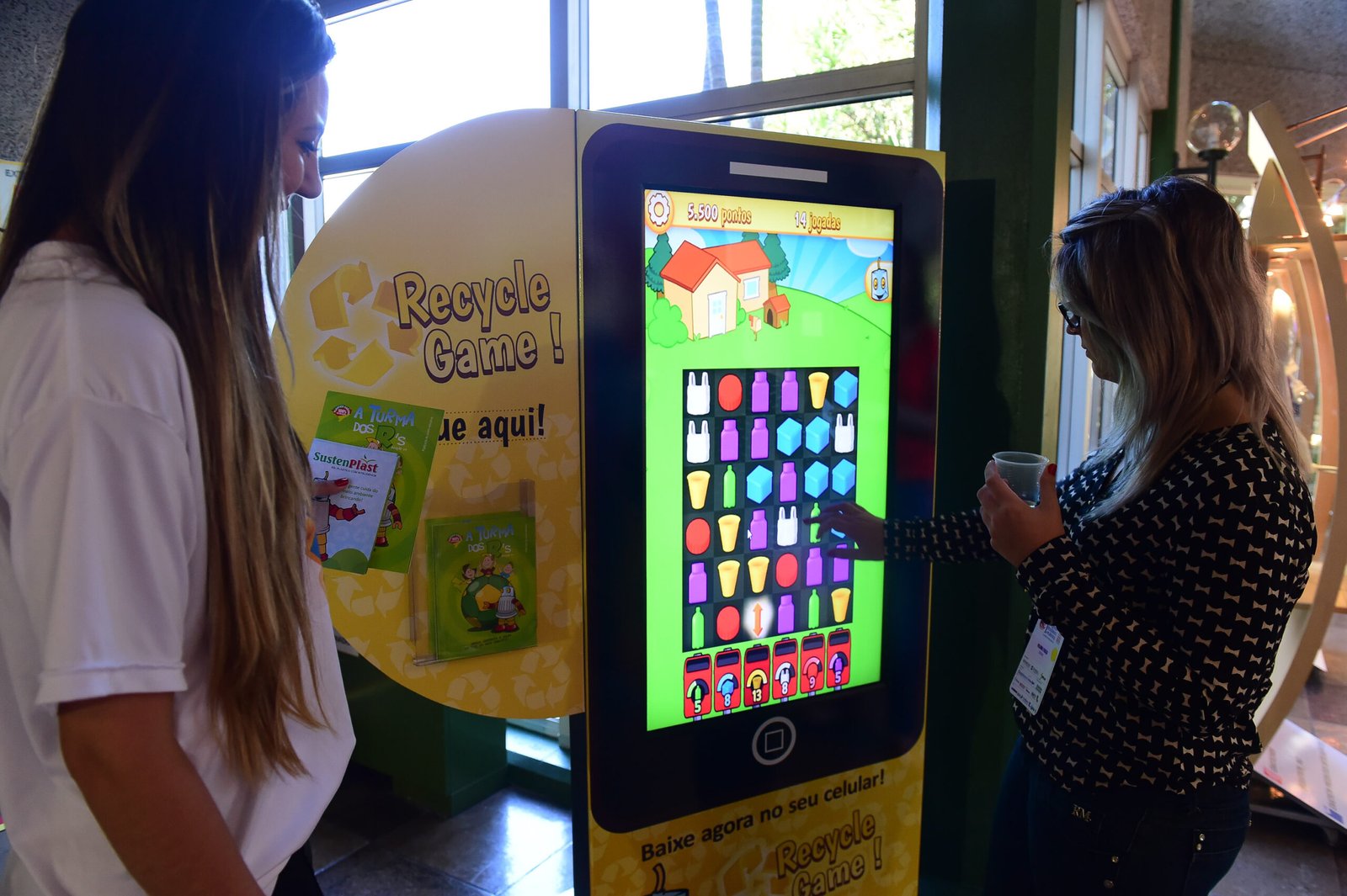 Porto Alegre-RS; 06/11/2014; Primeiro Congresso Brasileiro do Plástico, realizado nos dias 05, 06 e 07 de novembro na FIERGS em Porto Alegre. Foto: Vinícius Costa/ Agência Preview