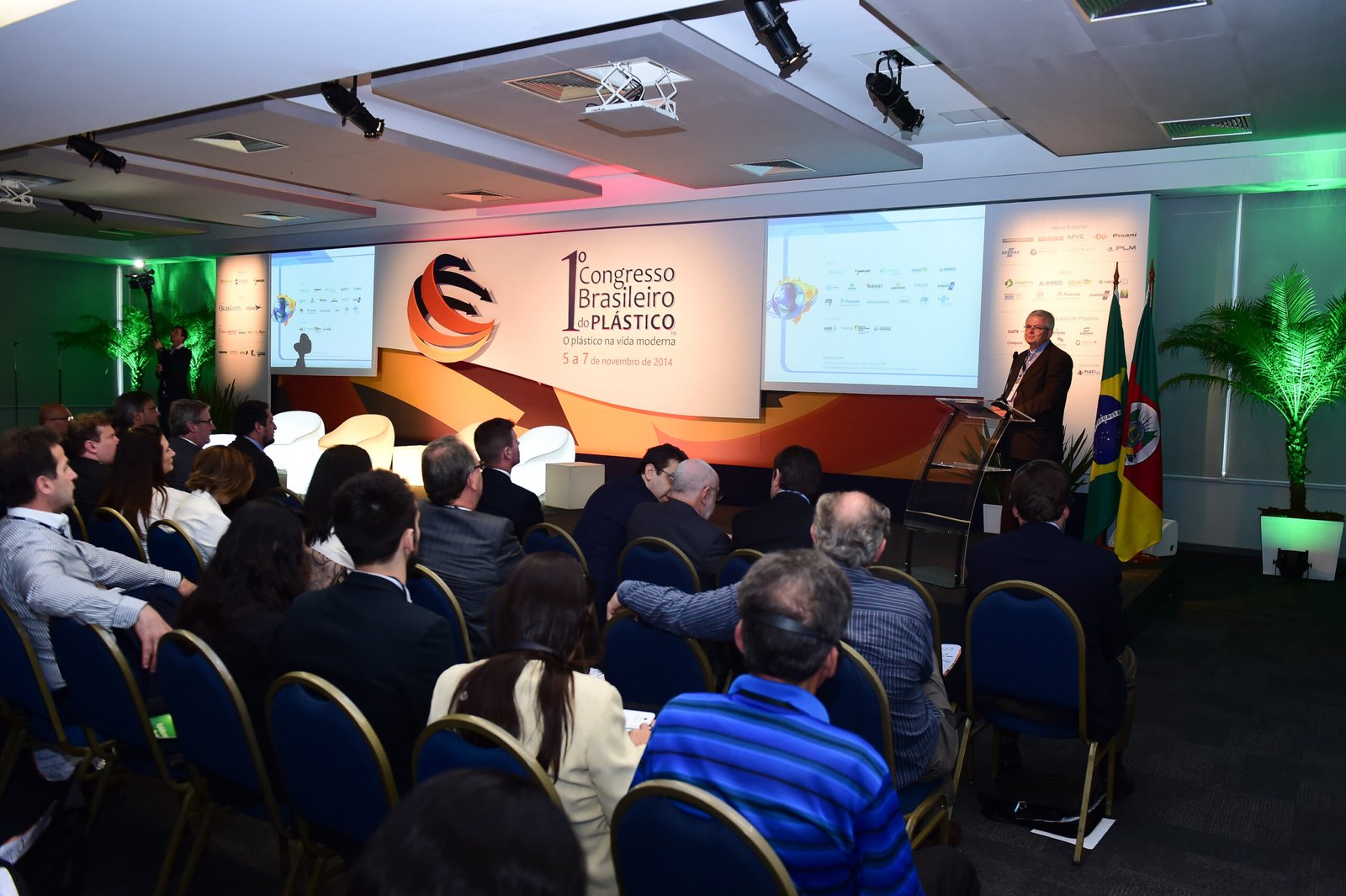 Porto Alegre-RS; 06/11/2014; Primeiro Congresso Brasileiro do Plástico, realizado nos dias 05, 06 e 07 de novembro na FIERGS em Porto Alegre. Foto: Vinícius Costa/ Agência Preview