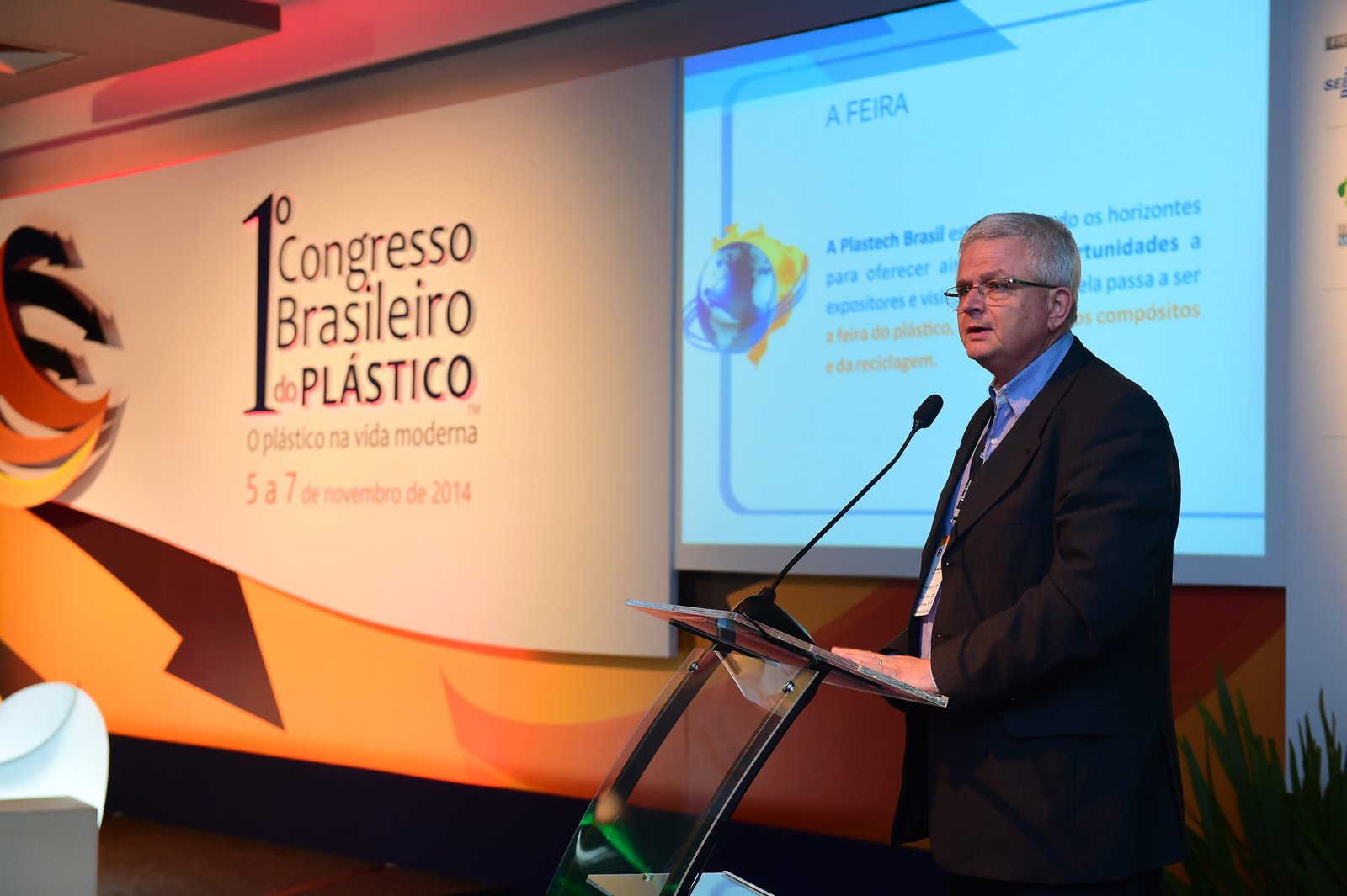 Porto Alegre-RS; 06/11/2014; Primeiro Congresso Brasileiro do Plástico, realizado nos dias 05, 06 e 07 de novembro na FIERGS em Porto Alegre. Foto: Vinícius Costa/ Agência Preview