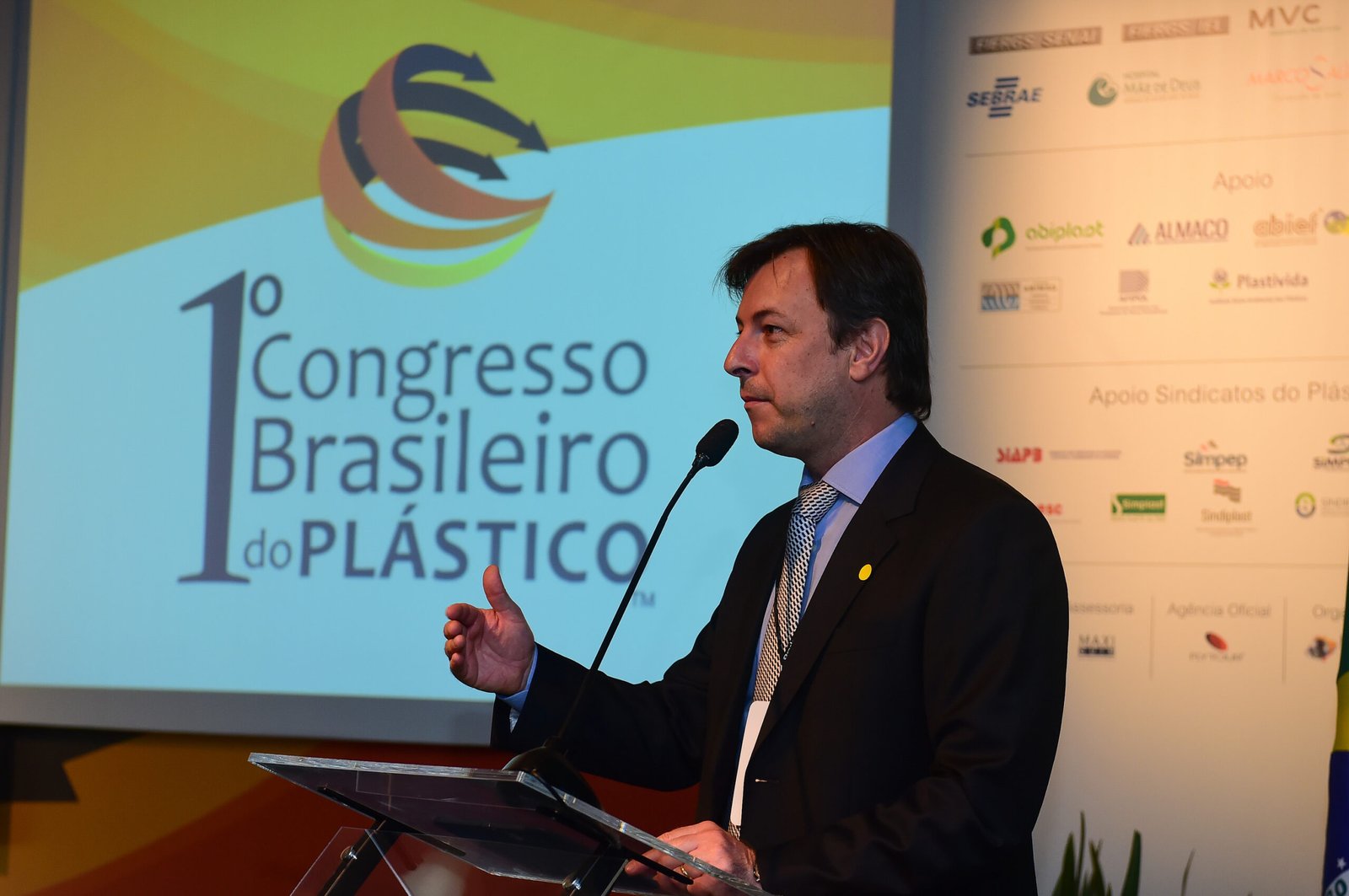 Porto Alegre-RS; 06/11/2014; Primeiro Congresso Brasileiro do Plástico, realizado nos dias 05, 06 e 07 de novembro na FIERGS em Porto Alegre. Foto: Vinícius Costa/ Agência Preview