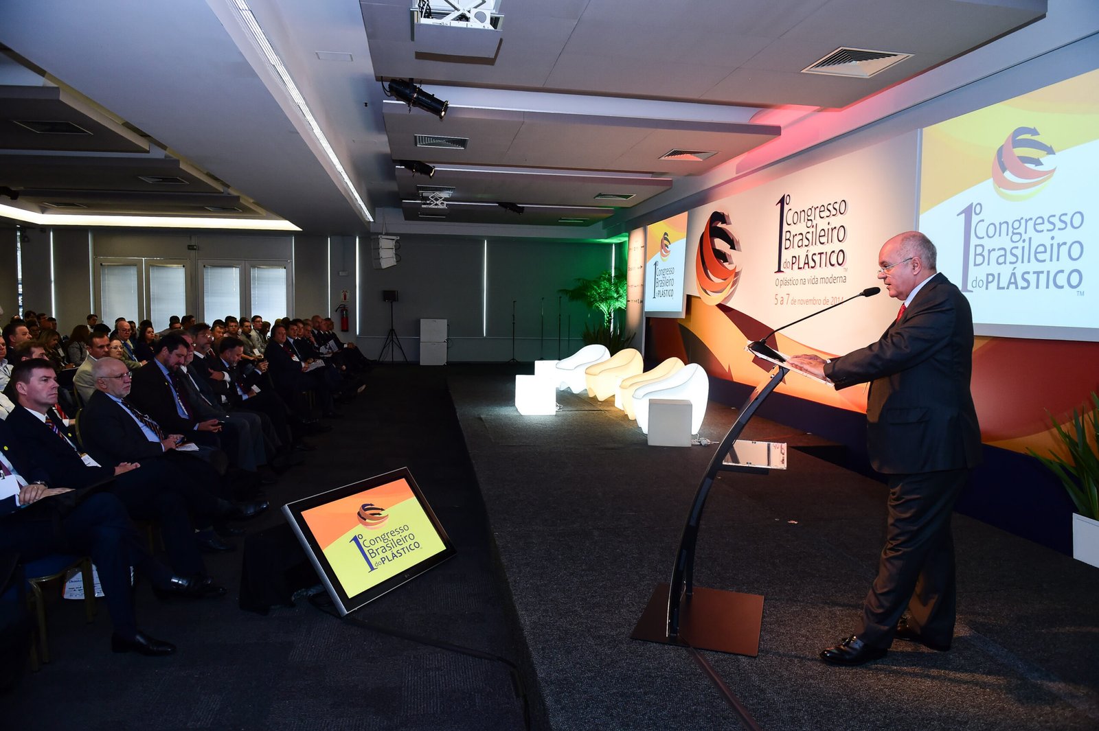 Porto Alegre-RS; 06/11/2014; Primeiro Congresso Brasileiro do Plástico, realizado nos dias 05, 06 e 07 de novembro na FIERGS em Porto Alegre. Foto: Vinícius Costa/ Agência Preview