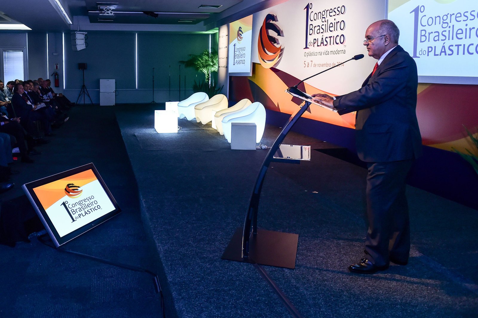 Porto Alegre-RS; 06/11/2014; Primeiro Congresso Brasileiro do Plástico, realizado nos dias 05, 06 e 07 de novembro na FIERGS em Porto Alegre. Foto: Vinícius Costa/ Agência Preview