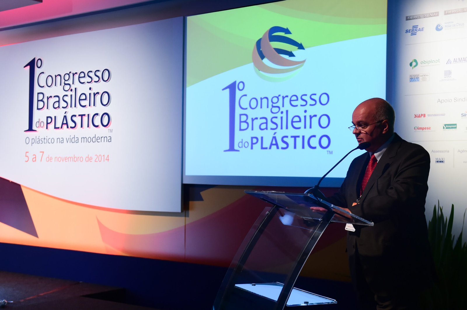 Porto Alegre-RS; 06/11/2014; Primeiro Congresso Brasileiro do Plástico, realizado nos dias 05, 06 e 07 de novembro na FIERGS em Porto Alegre. Foto: Vinícius Costa/ Agência Preview