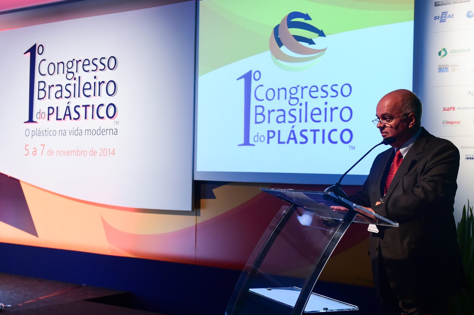 Porto Alegre-RS; 06/11/2014; Primeiro Congresso Brasileiro do Plástico, realizado nos dias 05, 06 e 07 de novembro na FIERGS em Porto Alegre. Foto: Vinícius Costa/ Agência Preview