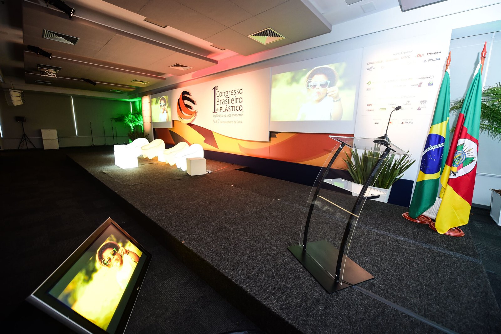 Porto Alegre-RS; 06/11/2014; Primeiro Congresso Brasileiro do Plástico, realizado nos dias 05, 06 e 07 de novembro na FIERGS em Porto Alegre. Foto: Vinícius Costa/ Agência Preview