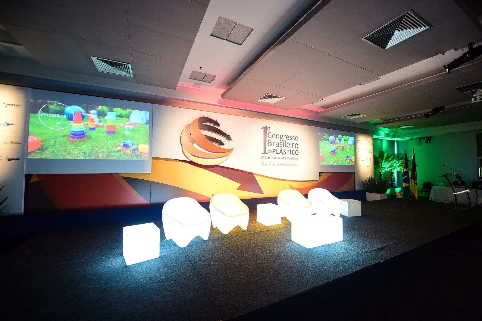 Porto Alegre-RS; 06/11/2014; Primeiro Congresso Brasileiro do Plástico, realizado nos dias 05, 06 e 07 de novembro na FIERGS em Porto Alegre. Foto: Vinícius Costa/ Agência Preview
