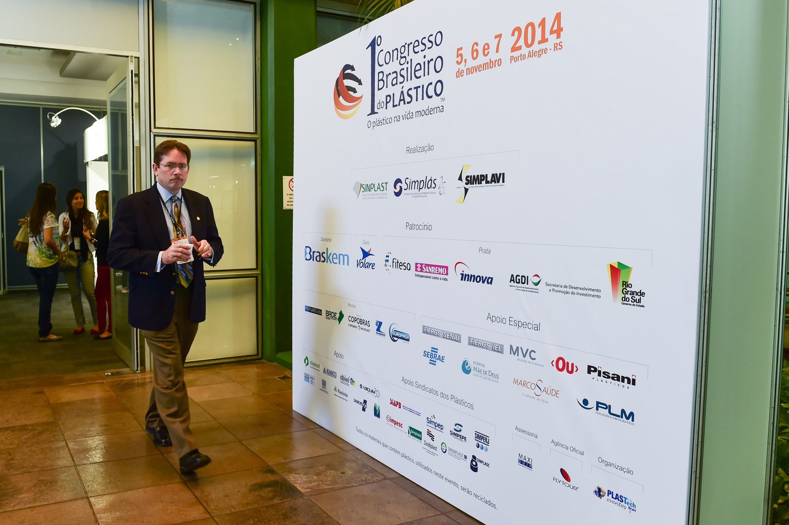 Porto Alegre-RS; 06/11/2014; Primeiro Congresso Brasileiro do Plástico, realizado nos dias 05, 06 e 07 de novembro na FIERGS em Porto Alegre. Foto: Vinícius Costa/ Agência Preview